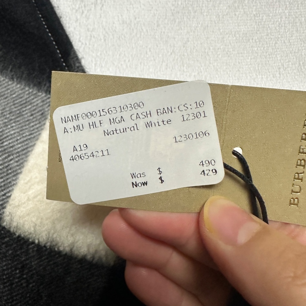NWT! Rare! Burberry Women's Half Mega Cashmere Cape Wrap Shawl In Nature White - Picture 10 of 10